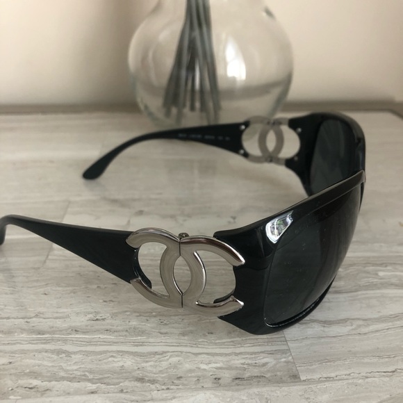 Authentic Chanel Sunglasses 🕶 - Picture 3 of 16